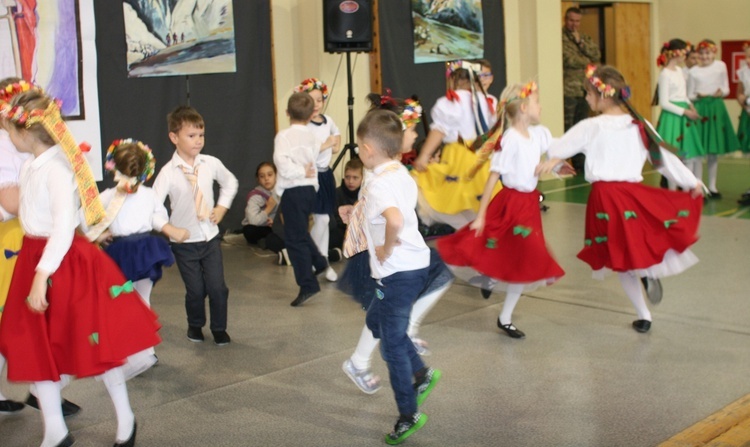 Tablica na szkole Jerzego Kukuczki