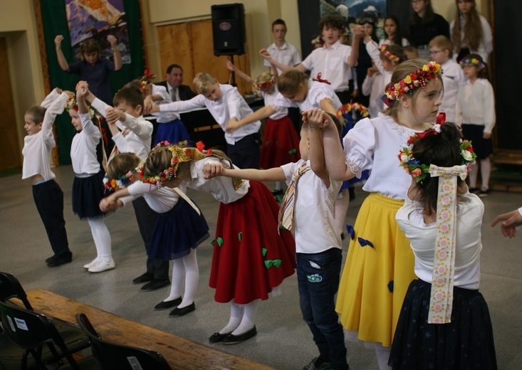 Tablica na szkole Jerzego Kukuczki