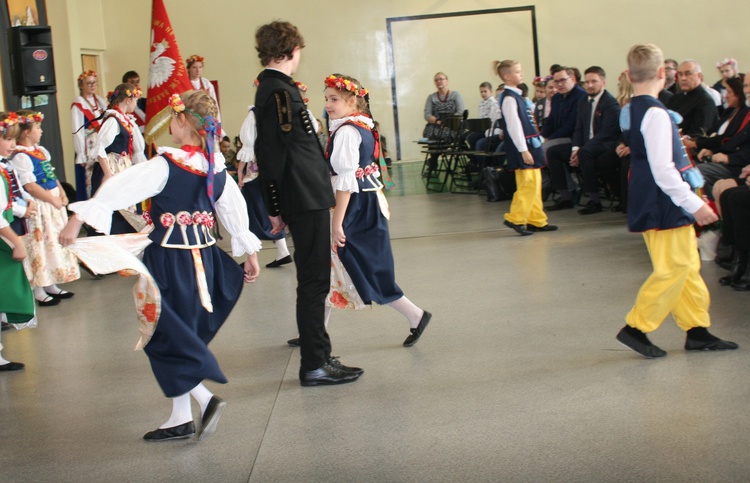 Tablica na szkole Jerzego Kukuczki