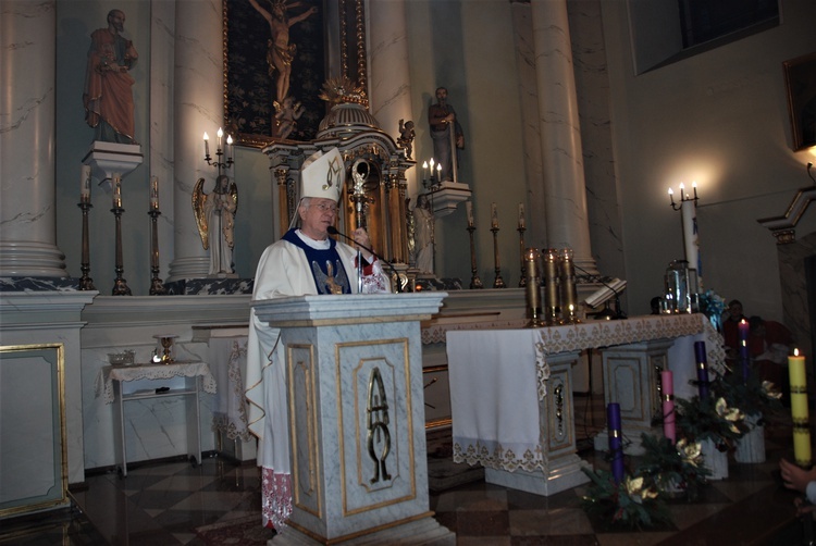 Roraty z bp. Andrzejem F. Dziubą w Makowie