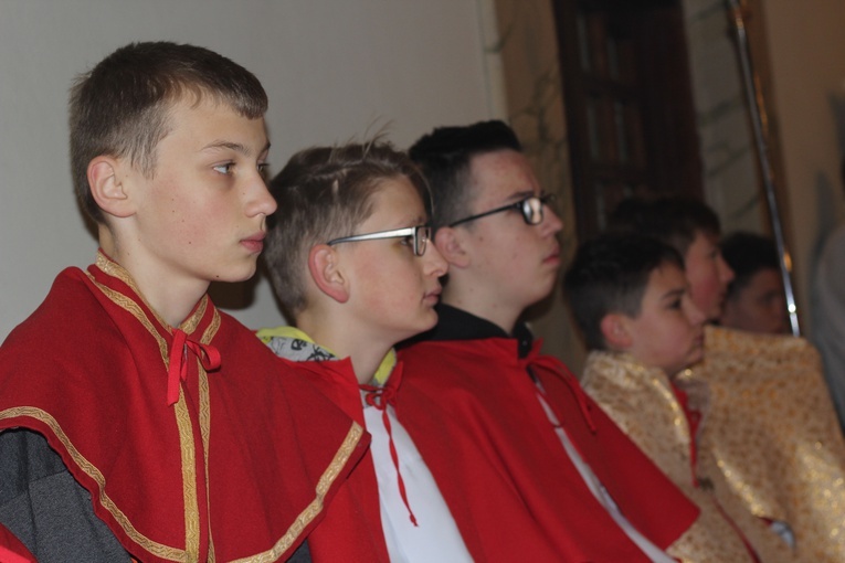 Roraty z bp. Andrzejem F. Dziubą w Makowie
