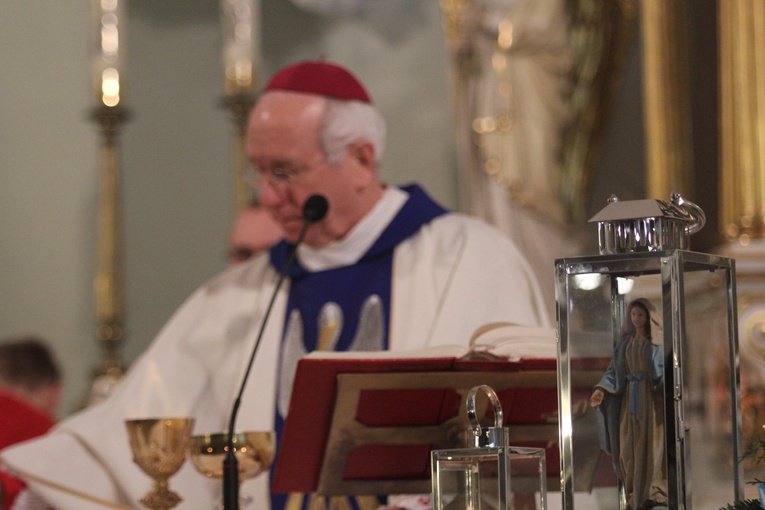 Roraty z bp. Andrzejem F. Dziubą w Makowie