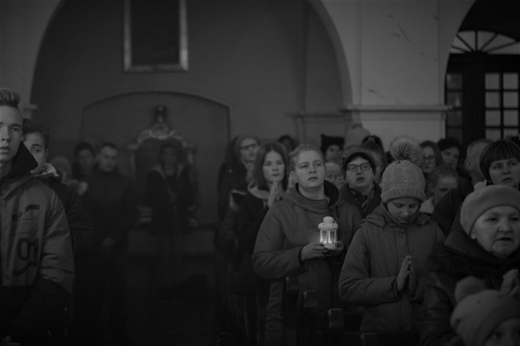 Roraty z bp. Andrzejem F. Dziubą w Makowie