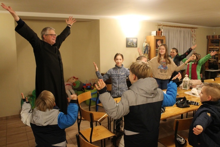 Roraty w parafii pw. św. Jadwigi Śląskiej w Legnicy 