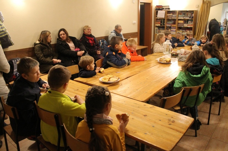 Roraty w parafii pw. św. Jadwigi Śląskiej w Legnicy 