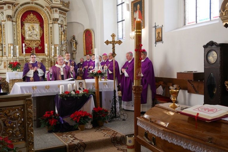 Uroczystości pogrzebowe śp. ks. Wiesława Stolca