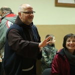 Poranne roraty dla dzieci u franciszkanów i wizyta św. Mikołaja