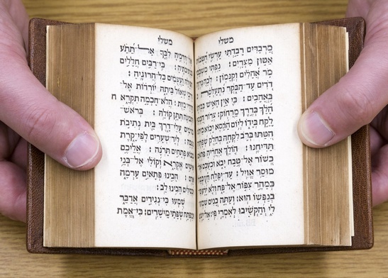 Bóg Biblii hebrajskiej jest odległy, ukryty – Deus absconditus.