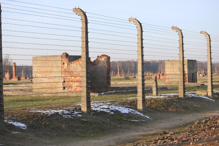 Kanclerz Angela Merkel z wizytą w byłym obozie Auschwitz-Birkenau 