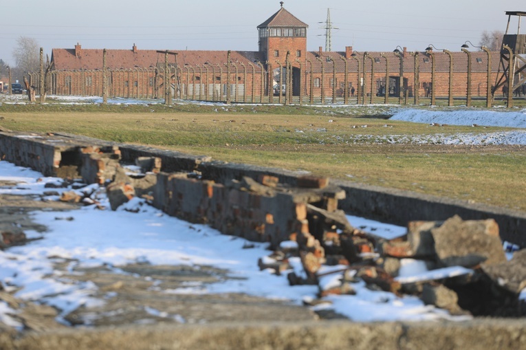 Kanclerz Angela Merkel z wizytą w byłym obozie Auschwitz-Birkenau 