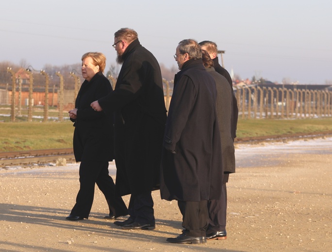 Kanclerz Angela Merkel z wizytą w byłym obozie Auschwitz-Birkenau 