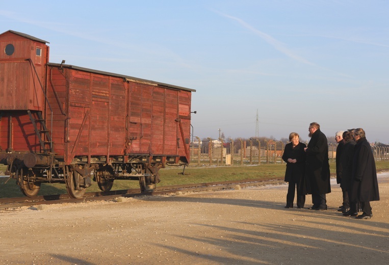 Kanclerz Angela Merkel z wizytą w byłym obozie Auschwitz-Birkenau 