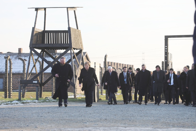 Kanclerz Angela Merkel z wizytą w byłym obozie Auschwitz-Birkenau 