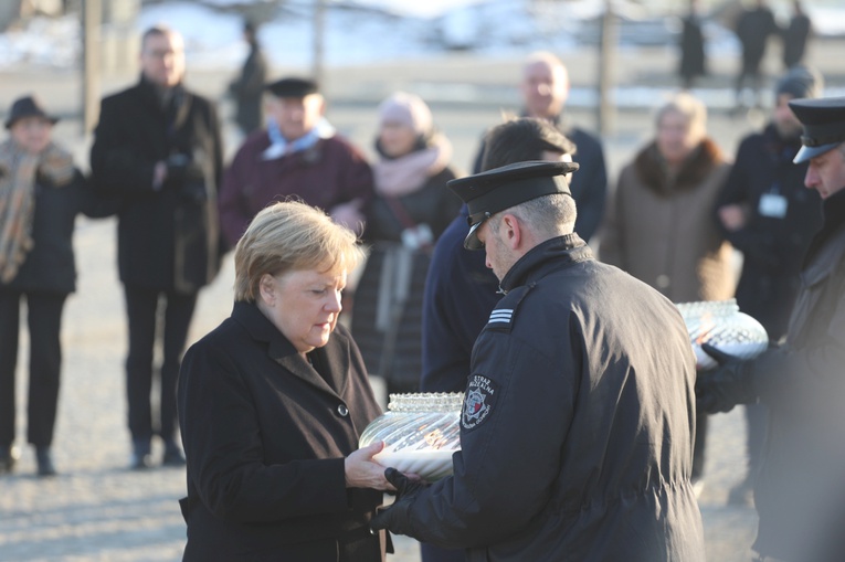 Kanclerz Angela Merkel z wizytą w byłym obozie Auschwitz-Birkenau 