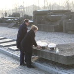 Kanclerz Angela Merkel z wizytą w byłym obozie Auschwitz-Birkenau 