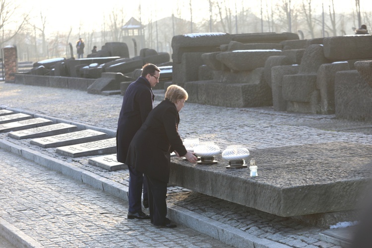 Kanclerz Angela Merkel z wizytą w byłym obozie Auschwitz-Birkenau 