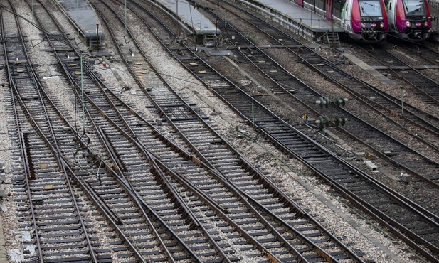 Strajki we Francji paraliżują transport w całym kraju