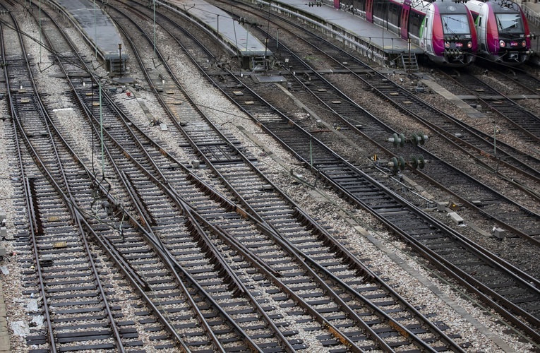 Strajki we Francji paraliżują transport w całym kraju