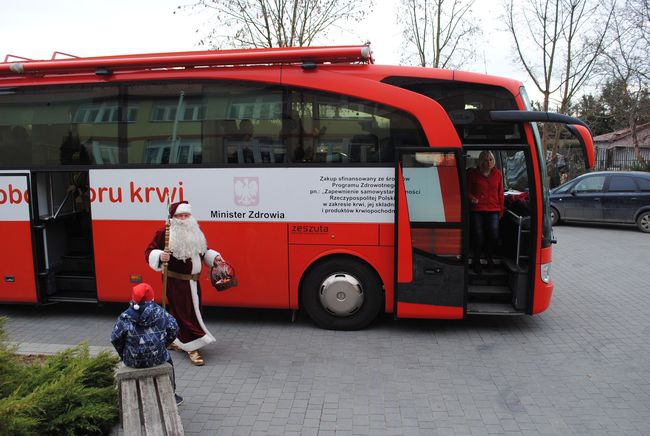 Zbydniów. Zbiórka krwi ze św. Mikołajem