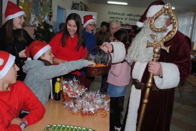 Zbydniów. Zbiórka krwi ze św. Mikołajem