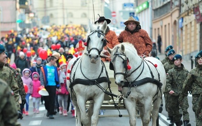 Konie zamiast reniferów. Orszak św. Mikołaja przeszedł ulicami Lublina [ZDJĘCIA]