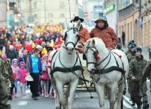 Konie zamiast reniferów. Orszak św. Mikołaja przeszedł ulicami Lublina [ZDJĘCIA]