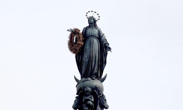 Statua Matki Bożej Na Placu Hiszpańskim