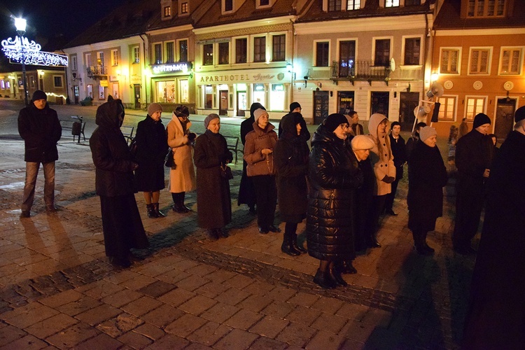 Uczcili Maryję Niepokalaną 