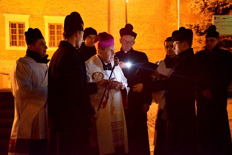 Uczcili Maryję Niepokalaną 