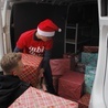 Przez weekend wolontariusze Szlachetnej Paczki wraz z darczyńcami rozwozili prezenty do rodzin.