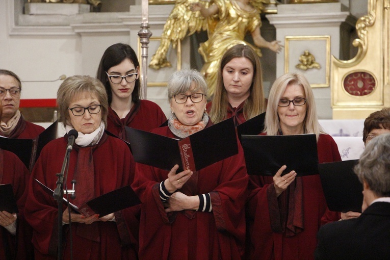 Biała Rawska. Akatyst ku czci Matki Bożej