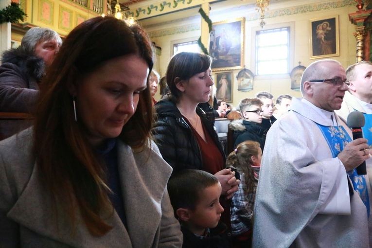 Złoty różaniec dla Maryi