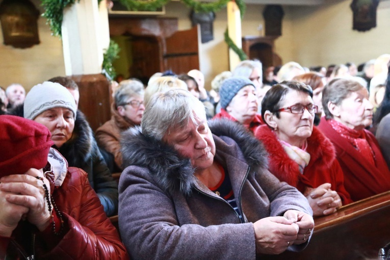 Złoty różaniec dla Maryi