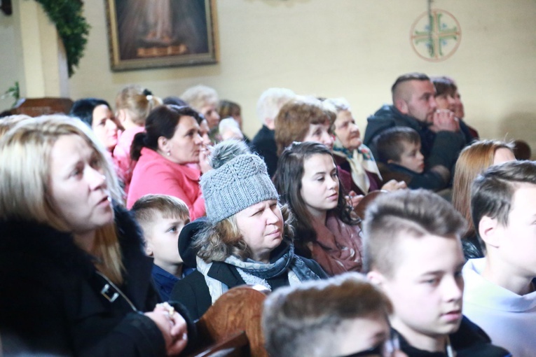 Złoty różaniec dla Maryi