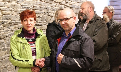 Uczestnicy skoczowskich spotkań "Przystań(cie) w drodze" odnowili przyrzeczenia małżeńskie.
