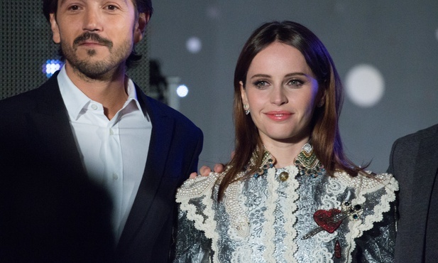 Felicity Jones i Diego Luna