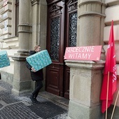 Wolontariusze co roku docierają do potrzebujących, sprawdzają, komu jaka pomoc jest potrzebna, a na ostatniej prostej czuwają, by każdy otrzymał swoje prezenty.