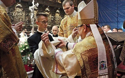 Obrzęd obłóczyn odbywa się co roku. To przełomowy moment formacji w Domu Ziarna. 