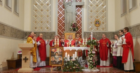 Liturgii przewodniczył metropolita gdański.