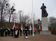 Pomnik poświęcił abp Sławoj Leszek Głódź.