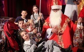 Uczniowie szkół KTK ze św. Mikołajem dla najmłodszych - 2019