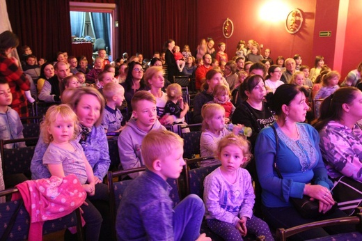 Uczniowie szkół KTK ze św. Mikołajem dla najmłodszych - 2019