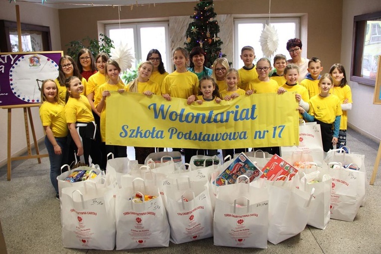 Torby Charytatywne Caritas od dzieci, rodziców i nauczycieli