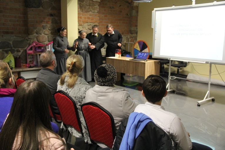 Tarnów. IV przystanek pielgrzymki filipinów do 7 klasztorów