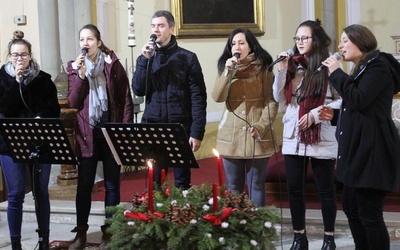 Ustroński zespół Soli Deo Gloria poprowadzil modlitwę uwielbienia w ewangelickim kościele Zbawiciela.