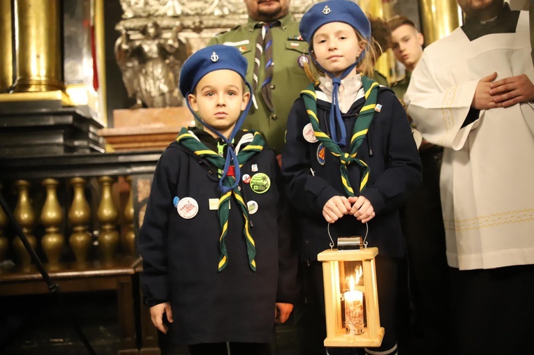 Przekazanie Betlejemskiego Światełka Pokoju na Wawelu