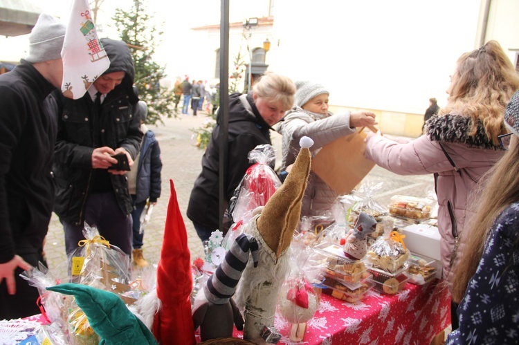 Tuchów. XIII Misyjny Jarmark z Aniołami