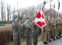 ▲	Ułańską wigilię rozpoczął meldunek złożony matce generalnej.