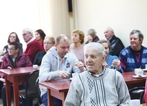 Rodziny pomordowanych na spotkaniu w Dąbrowie Tarnowskiej.