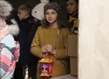 Wiele lampionów dzieci wykonały własnoręcznie lub korzystając z materiałów "Małego Gościa Niedzielnego".